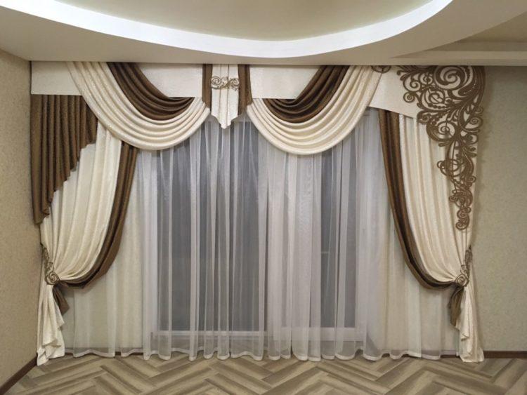 200 идей дизайна тюли в зал с фото ?