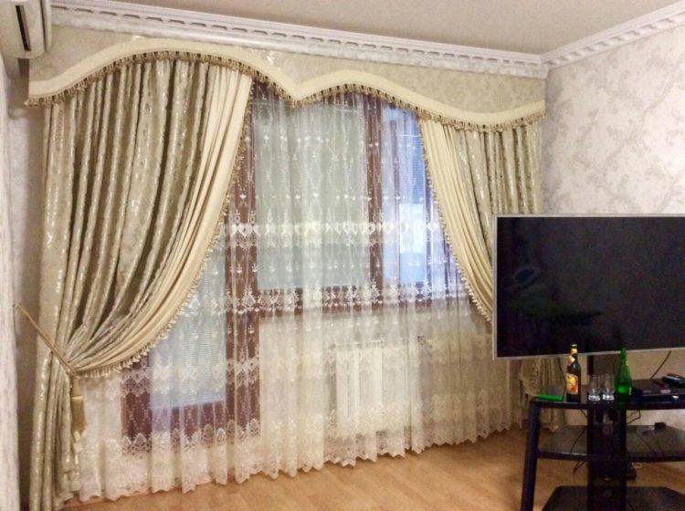 200 идей дизайна тюли в зал с фото ?