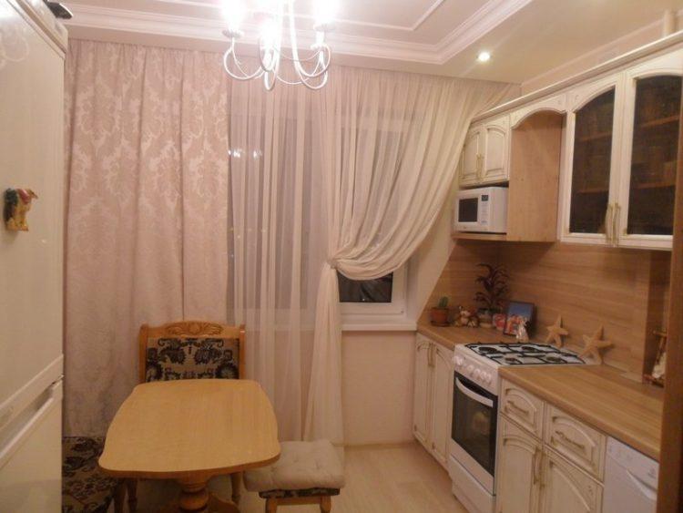 200 идей дизайна тюли в зал с фото ?