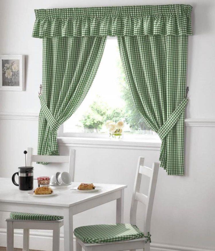 200 идей дизайна тюли в зал с фото ?