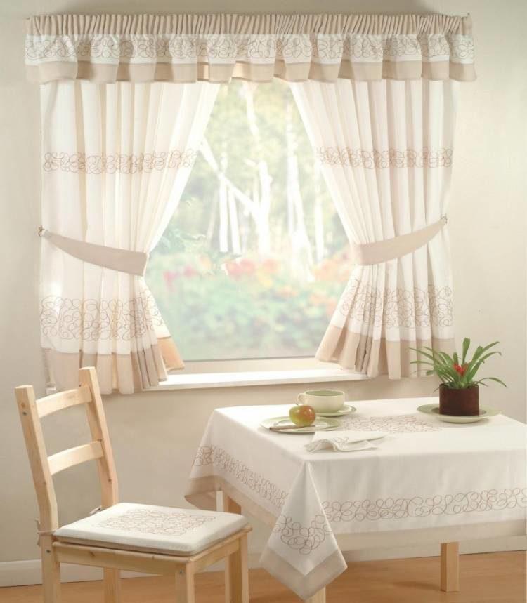 200 идей дизайна тюли в зал с фото ?