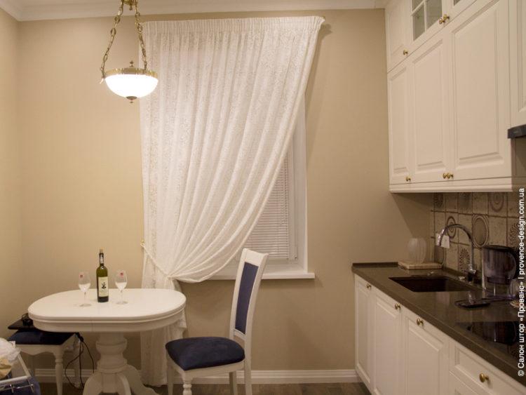 200 идей дизайна тюли в зал с фото ?