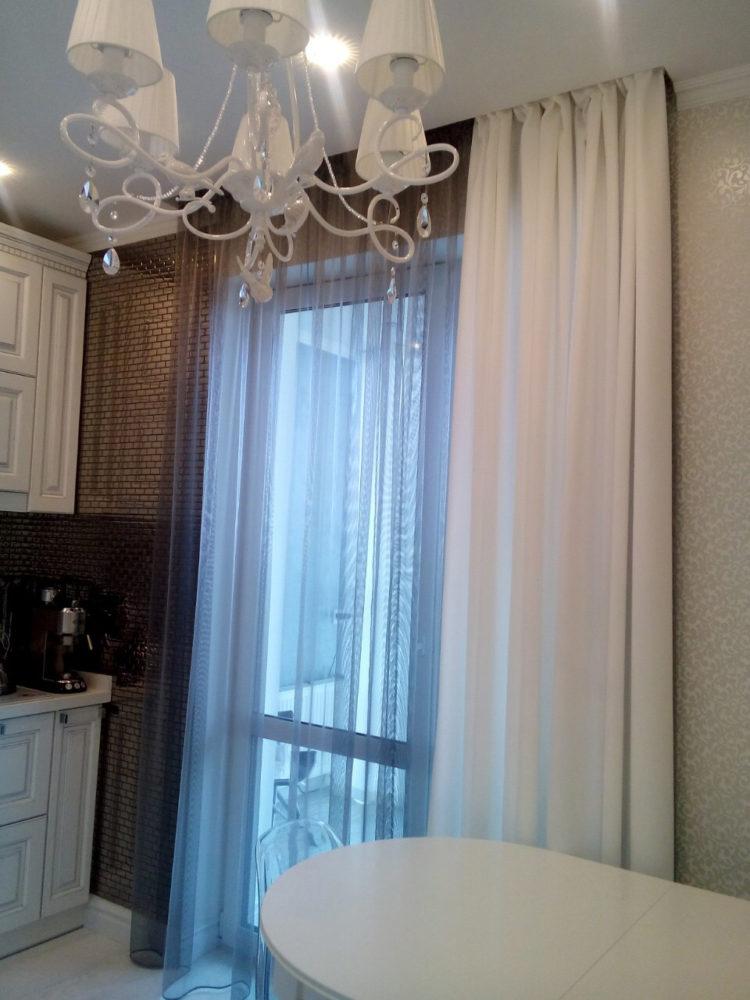 200 идей дизайна тюли в зал с фото ?