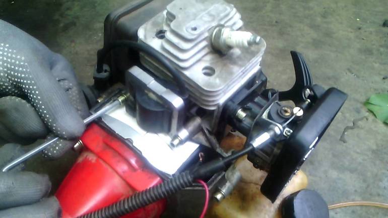 Бензиновый триммер: что делать, если не заводится бензокосилка