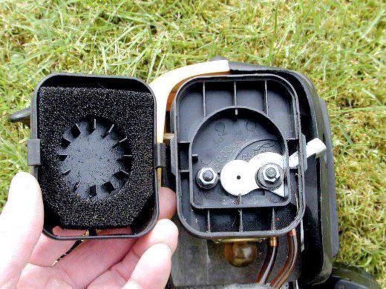 Бензиновый триммер: что делать, если не заводится бензокосилка