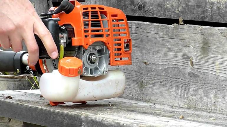 Бензиновый триммер: что делать, если не заводится бензокосилка