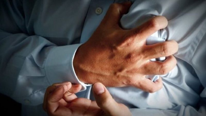 Болить серце у дорослого, у підлітка, від переживань: що робити — перша допомога