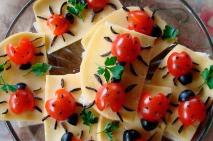 Бутерброди святкові для дітей: бутерброди «Божа корівка», «Кораблики», «Мухомори», солодкі дитячі бутерброди