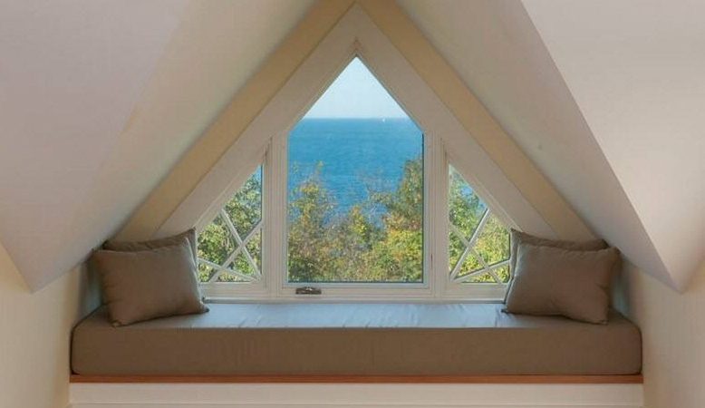 Цікаві ідеї для облаштування мансардного поверху: створення на мансарді спальні, вітальні, ванної, дитячої, кабінету, вбиральні, спортзалу — поради, фото