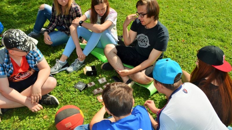 Цікаві ігри та заходи на об'єднання в таборі дитячого колективу: 10 кращих ігор та конкурсів