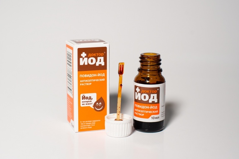 Чем отмыть пятно йода с линолеума и как его удалить с ламината