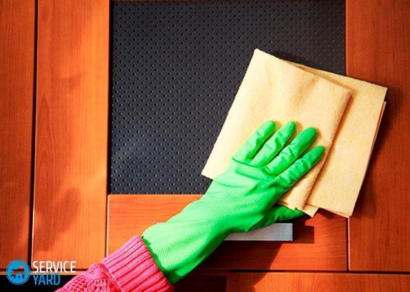 Чем почистить деревянную мебель на кухне?