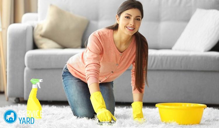Чем почистить ковер в домашних условиях от грязи?