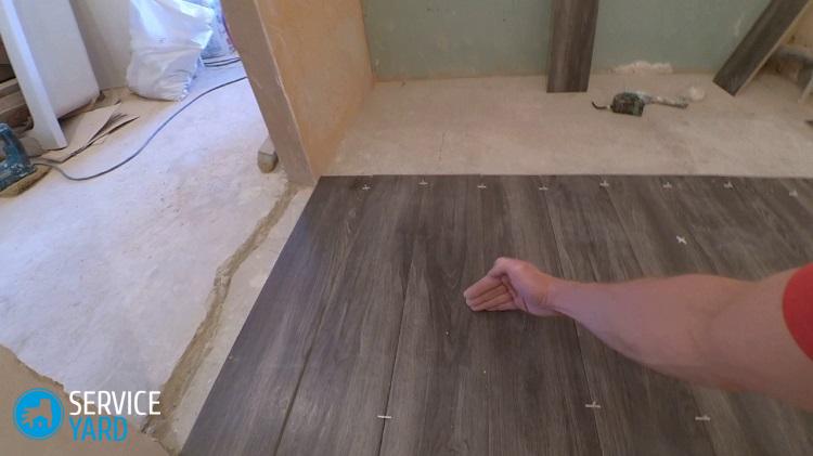 Чем приклеить плитку к дереву?