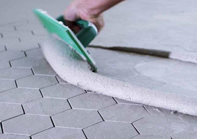 Чем закрыть стык плитки и ламината между комнатами Чем закрыть стык плитки и ламината между комнатами