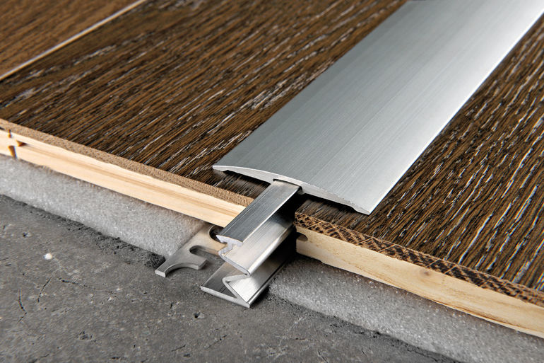 Чем закрыть стык плитки и ламината между комнатами Чем закрыть стык плитки и ламината между комнатами