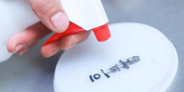 Чим відтерти маркер з пластику — хімічні засоби і народні методи