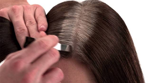 Чим зафарбувати сивину на темному волоссі — рейтинг кращих фарб