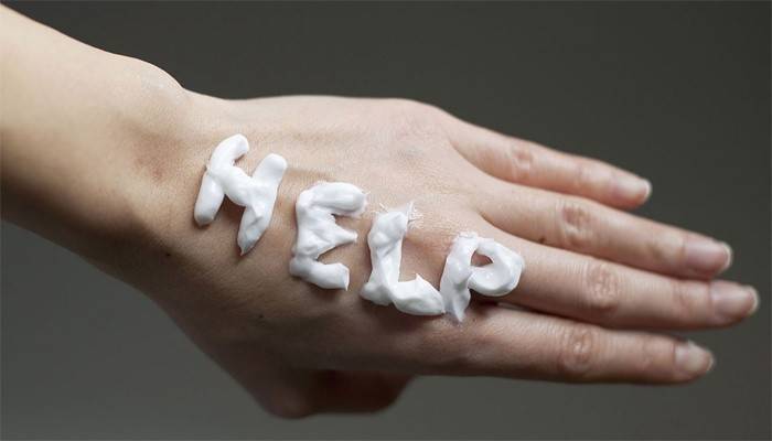 Чому тріскаються пальці рук і як їх лікувати