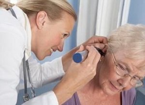 Чому закладає вуха при нежиті і що робити в такому випадку