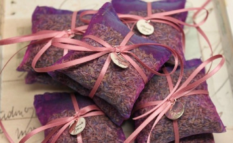 Что можно сделать из капроновых колготок: советы рукодельницам