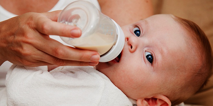 Діатез у новонароджених на обличчі: симптоми, причини і лікування