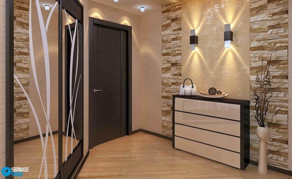 Декор стен в коридоре