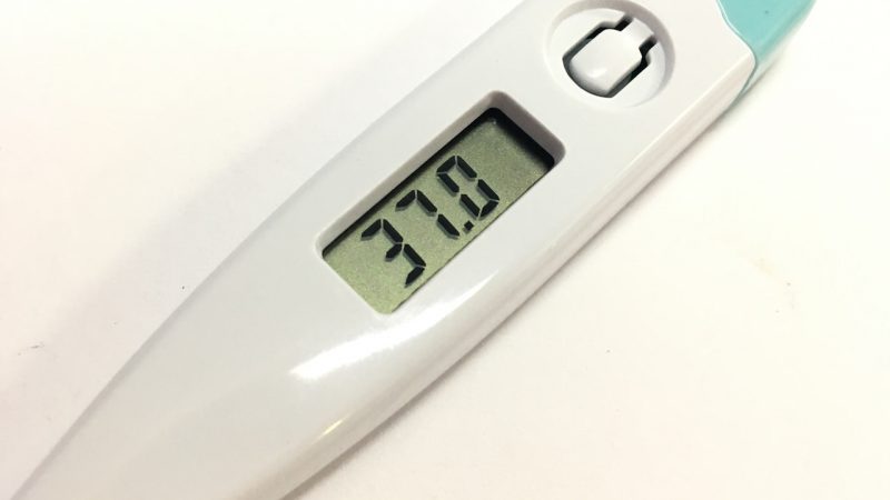 Електронний, безконтактний термометр: опис, переваги, недоліки, особливості. Який градусник краще вибрати для новонародженого?