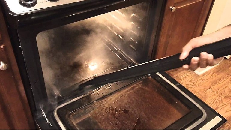 Функция очистки духовки паром: что это такое и как ее использовать