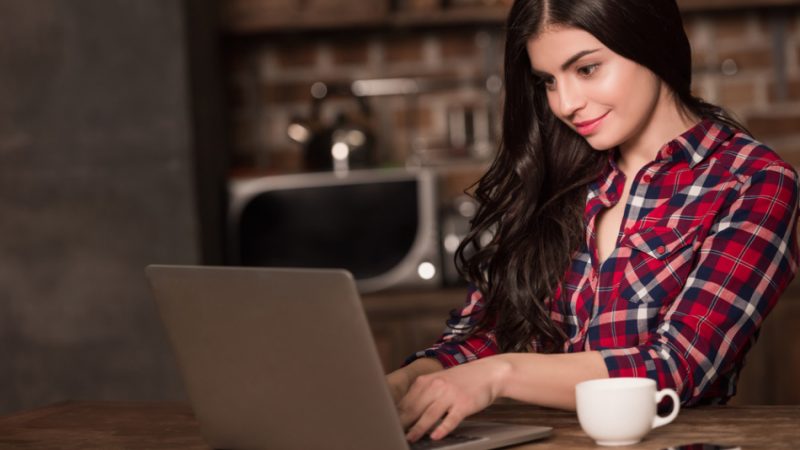 Ігри в ВК з дівчиною по листуванню, в повідомленнях, у чаті: на двох, на кілька людей. Гра «смайлики» ВК з відповідями для дівчини