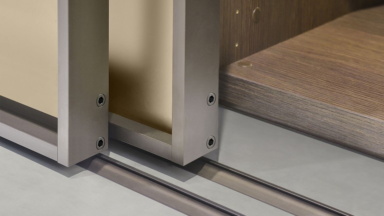 Изготовление раздвижных дверей для гардеробной своими руками