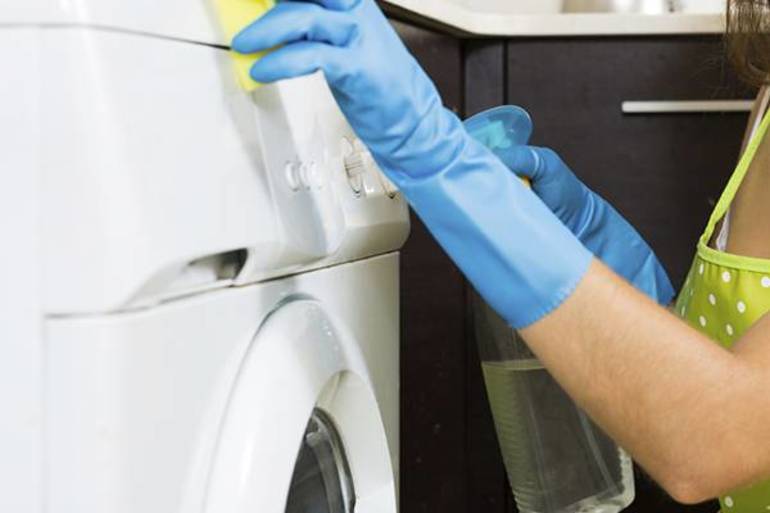 Как избавиться от вони, если стиральная машинка запахла сыростью