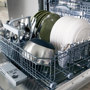 Как избавиться от запаха в посудомоечной машине?