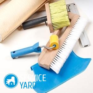 Как клеить обои за батареей?