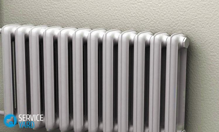 Как клеить обои за батареей?