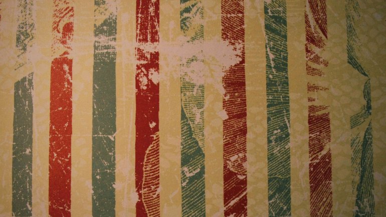 Как легко снять старые обои со стен