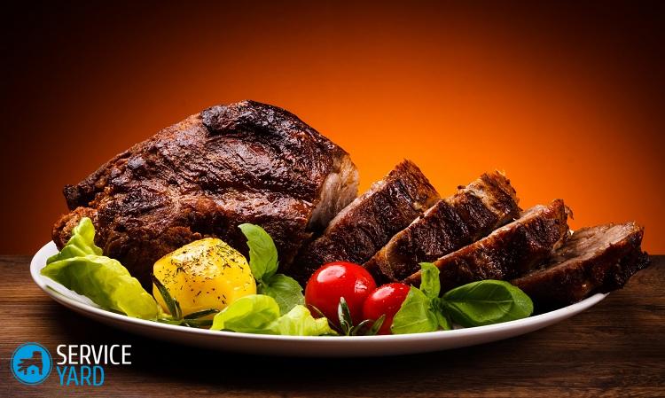 Как лучше пожарить свинину на сковороде?