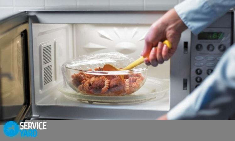 Как очистить микроволновку от запаха гари?