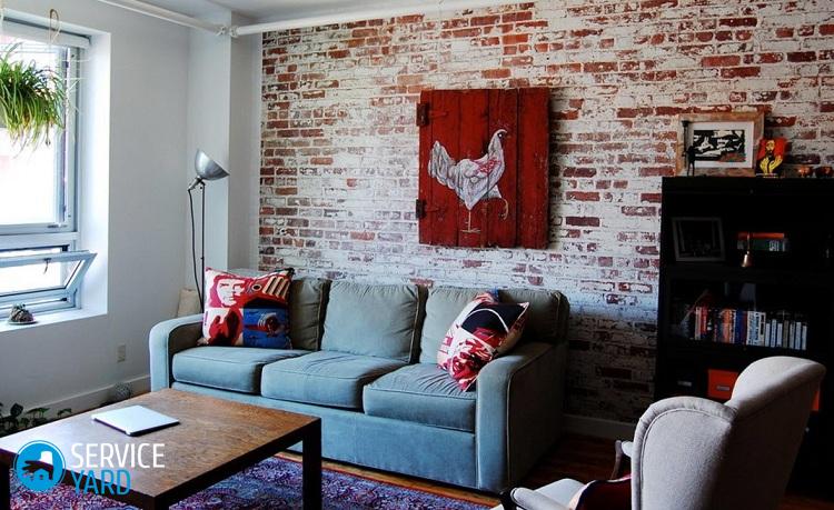 Как оформить стену в гостиной над диваном?