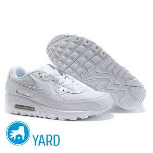 Как отмыть белые кроссовки от въевшейся грязи?