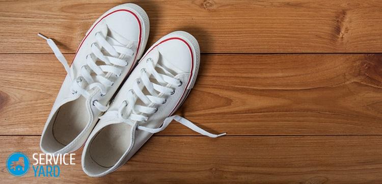 Как отмыть белые кроссовки от въевшейся грязи?