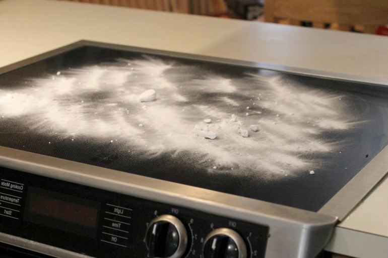 Как отмыть от нагара, жира и сахара керамическую плиту