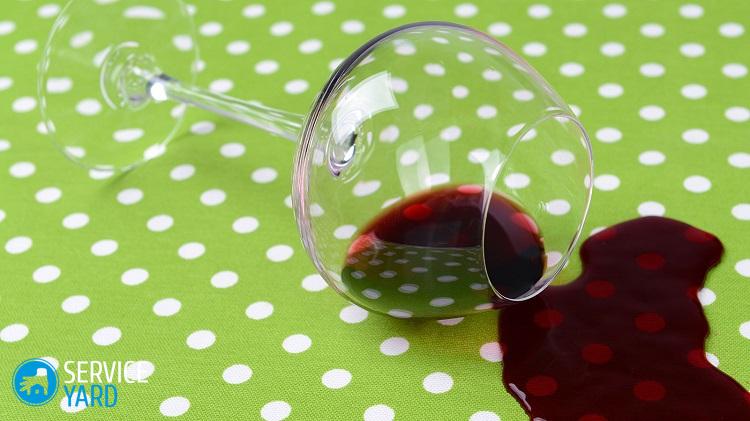 Как отстирать красное вино?