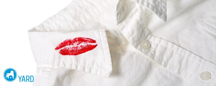 Как отстирать помаду с одежды?
