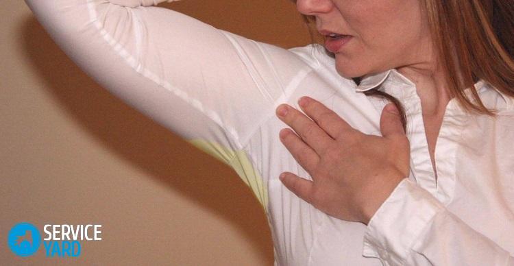 Как отстирать пятна от дезодоранта под мышками?