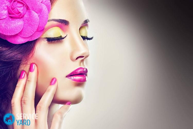 Как отстирать пятна от косметики?