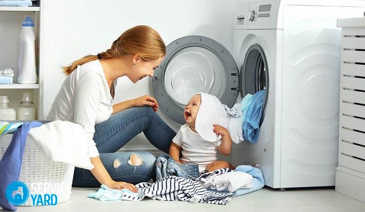 Как отстирать застарелые пятна на детской одежде?