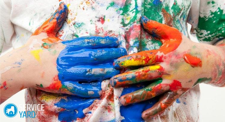 Как отстирать застарелые пятна на детской одежде?