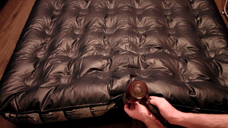 Как починить надувной матрас в домашних условиях