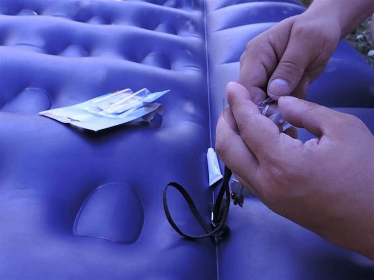 Как починить надувной матрас в домашних условиях